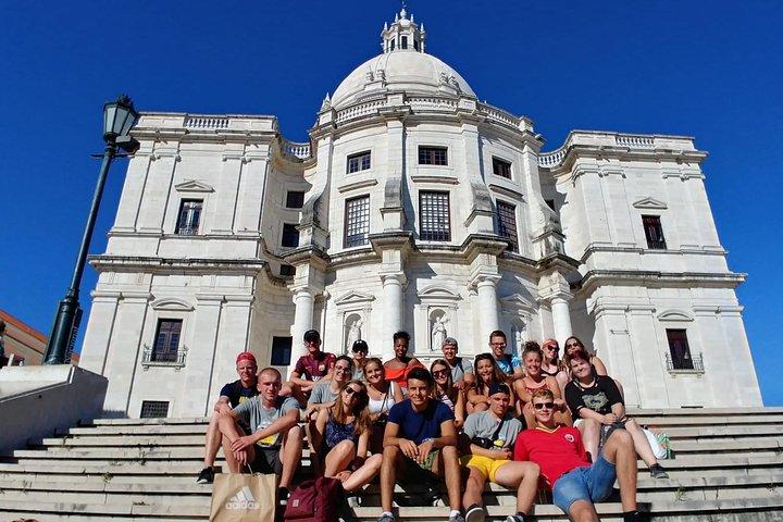 Visite privée du vieux Lisbonne Tuk Tuk | Alfama et quartiers médiévaux