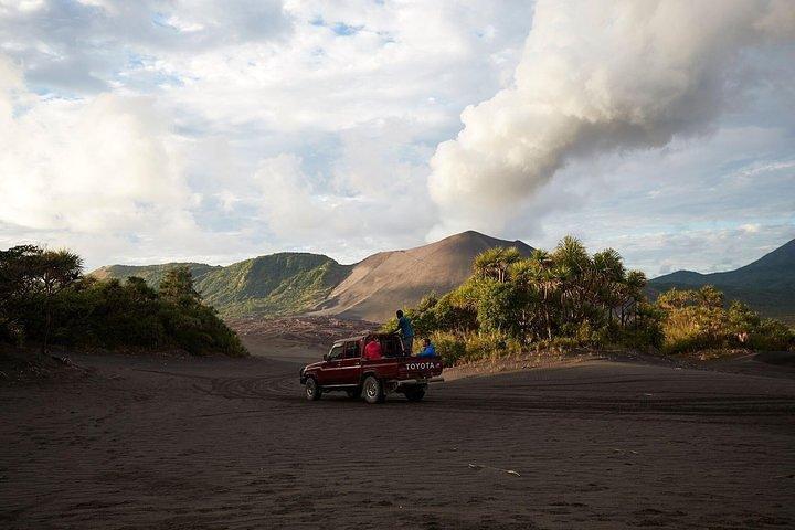 Tanna Island: Heldagstur inklusive Mt Yasur-vulkanen og den varme kilde
