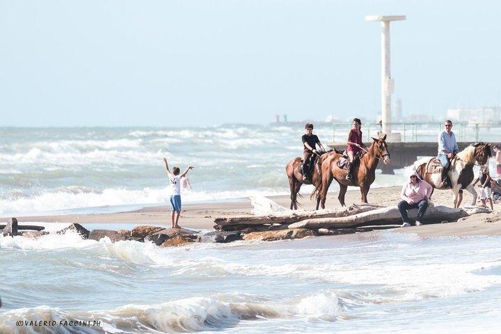 Roma: Paseos a caballo por la playa con aperitivo