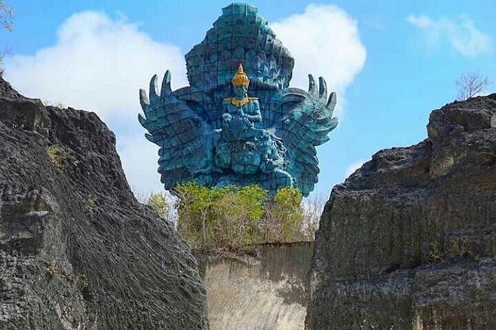 プライベートツアー：タナロット寺院とウルワツ寺院-インスタスポット-無料のWiFi