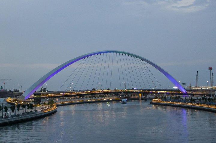 Dubai Canal Dhow Dinner Cruise med transfers