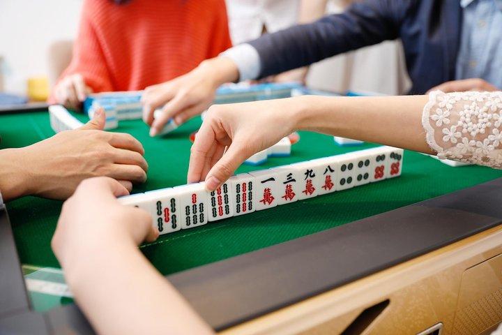 成都人民公園での 3 時間のウォーキング ツアーと麻雀の学習