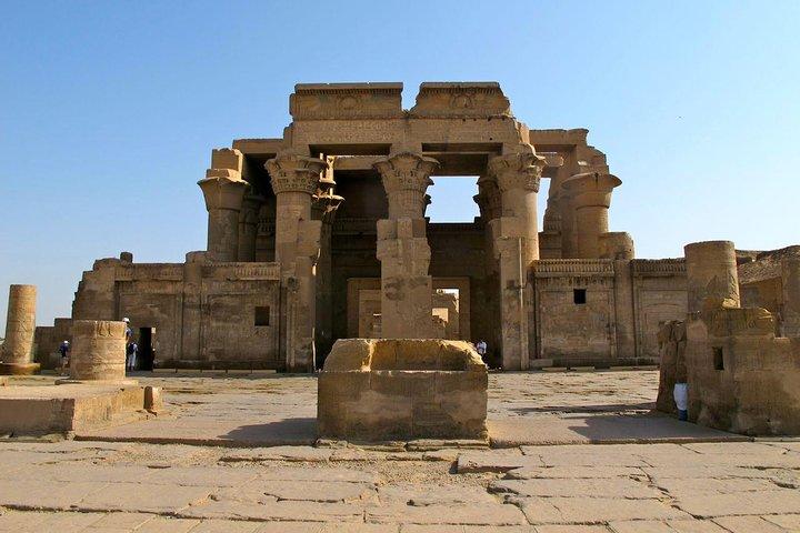 Tour privato per visitare i templi di Edfu Kom Ombo da Luxor