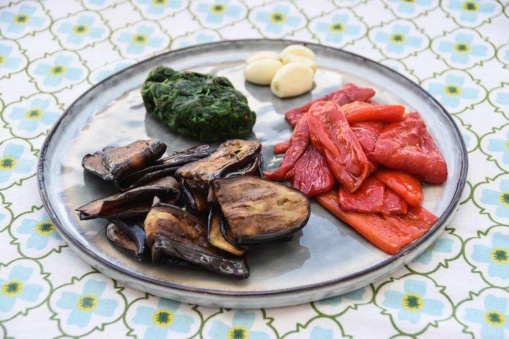 Private Traditional Georgian Meal in a Lovely Tbilisi Home with Transfers