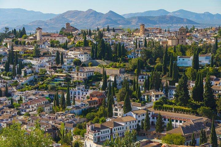 Alhambra Granada y Mezquita Cordoba -Grupo reducido recogida hotel desde Madrid