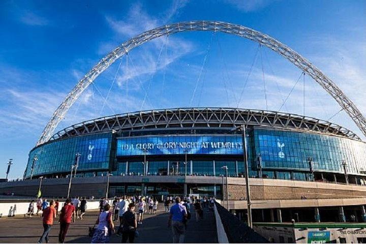 Private Two-way Airport Transfer Heathrow - Wembley Stadium Hotel