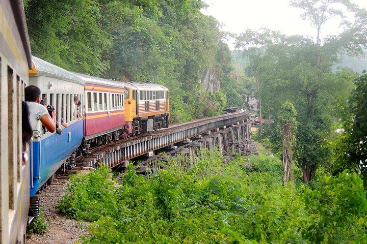 バンコク発カンチャナブリ川クワイ＆デス鉄道ツアー