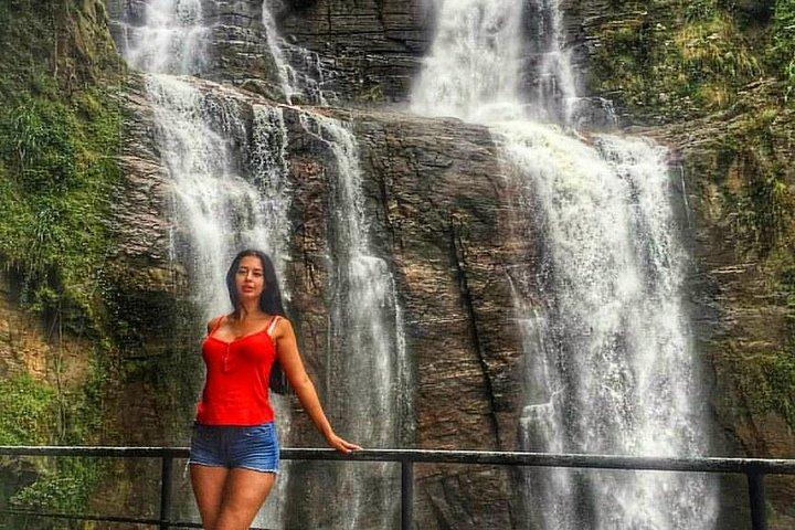 Watervallen die van Kandy met Vakantielopers Sri Lanka jagen