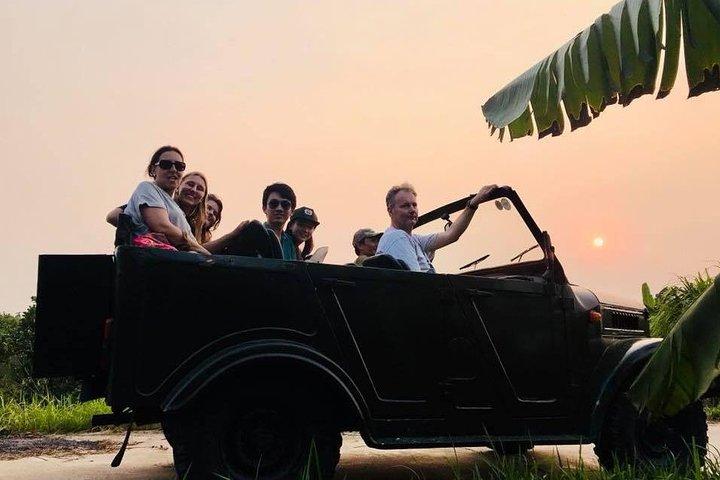 Mezza giornata ad Hanoi con cibo + divertimento + cultura in jeep russa