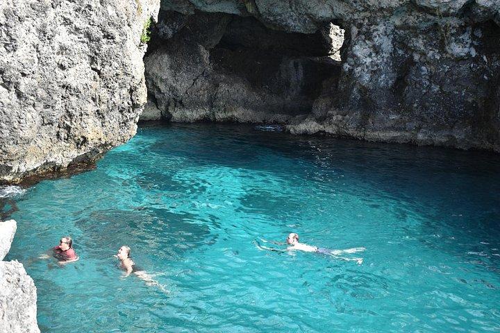 ファルマスからセブン マイルズ ビーチとリックズ カフェへのプライベート ネグリル日帰り旅行