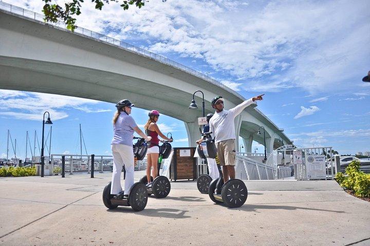 クリアウォーター ビーチ周辺の 2 時間のガイド付きセグウェイ ツアー