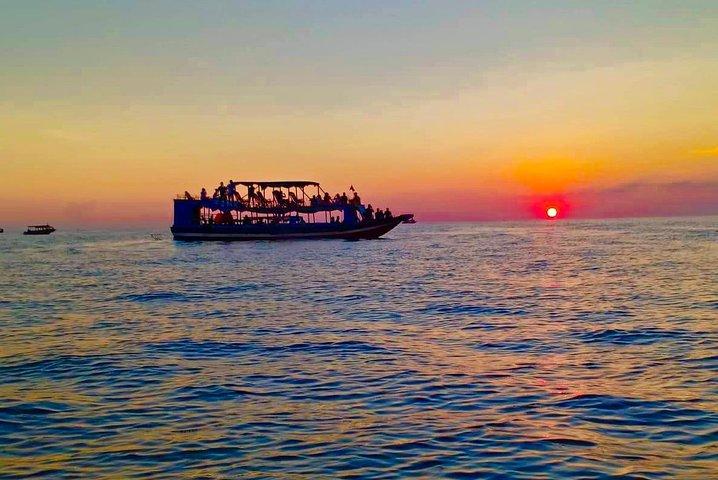 Kulen Mountain Waterfallへの素晴らしいツアー、Kompong Plok Foating Villageの夕日