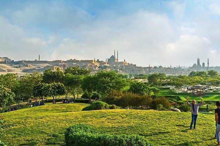 La rue El Moez et le parc Al Azhar au Caire