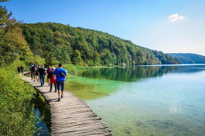 Plitvicer Seen Gruppentour ab Split oder Trogir (Eintrittskarte inbegriffen)