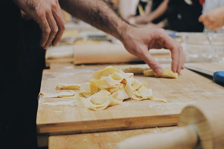 Fabrication de pâtes et dégustation de vins avec dîner à Frascati au départ de Rome