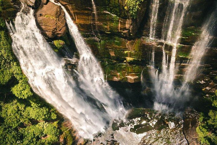 Nuwara Eliya Water Falls Caccia e visite turistiche con le vacanze Walkers Sri Lanka