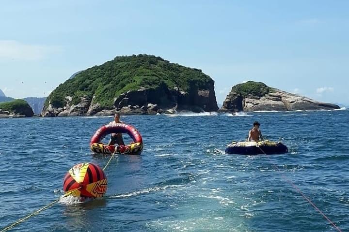 リオの島々へのボートトリップと、プラナサーフ社の潜水艦フライト。