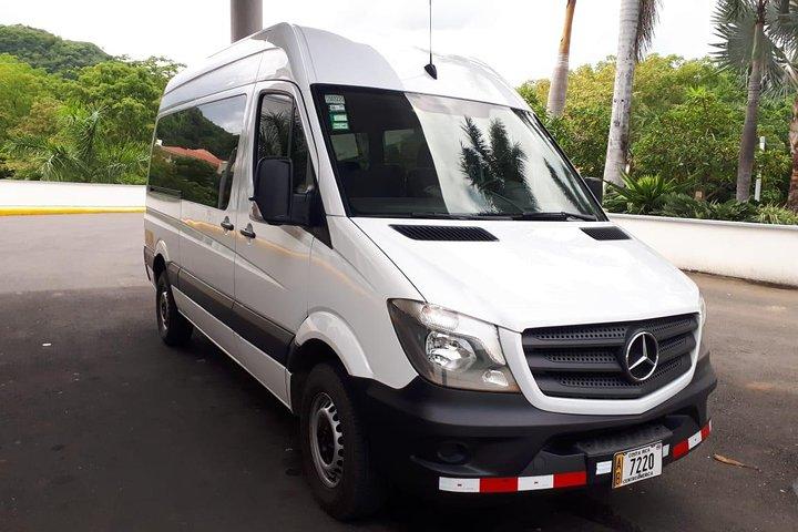 Trasferimento di andata e ritorno dall'aeroporto della Liberia (LIR) al Riu Guanacaste Hotel