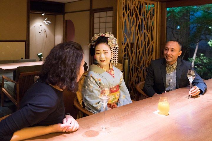 Private Bar-Zeit mit einer authentischen Maiko