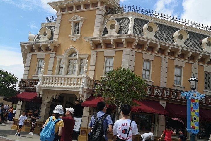 Hong Kong Disneyland Hotel 3-nattpaket plus Giant Buddha Cable Car Tour
