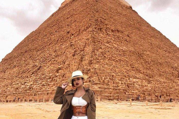 Halbtagestour zu den Pyramiden von Gizeh und zur Sphinx-Straße vom Flughafen Kairo