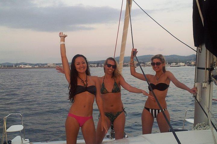 Formentera saindo de Ibiza em catamarã de luxo