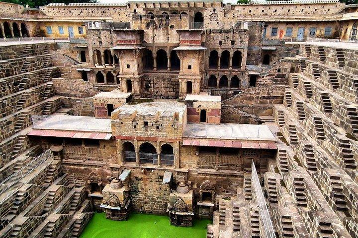 Geführte Fatehpur Sikri- und Abhaneri-Tour ab Jaipur mit Agra Drop