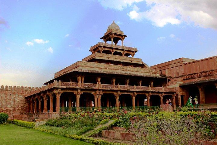 Geführte Fatehpur Sikri- und Abhaneri-Tour ab Jaipur mit Agra Drop