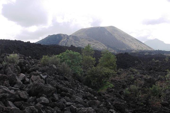 パリクティン火山クレータープライベートツアー