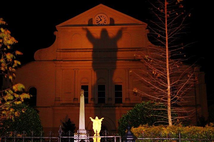 New Orleans Dead of Night Ghosts und Cemetery Bustour
