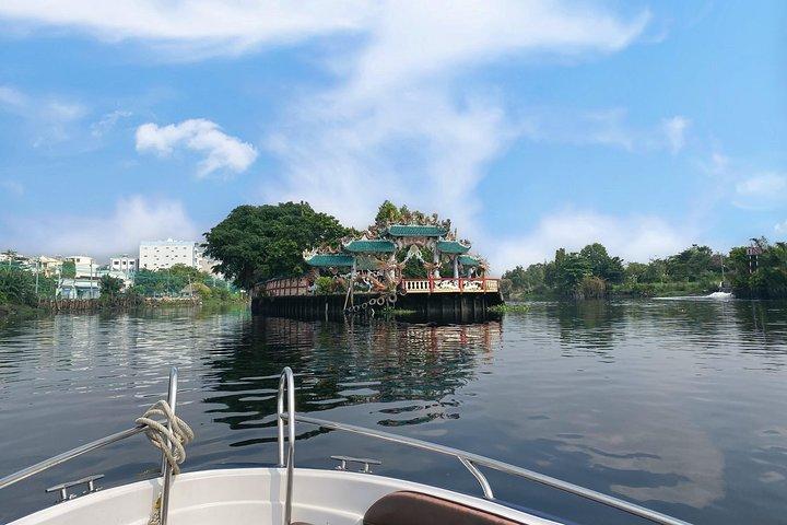 Excursão privada de Speedboat ao templo flutuante do dragão escondido de Saigon