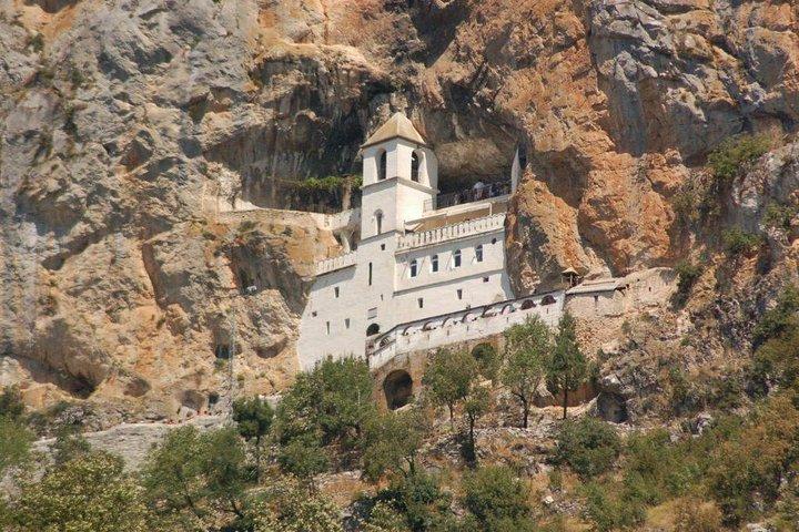 Boek uw rondleiding Ostrog-klooster