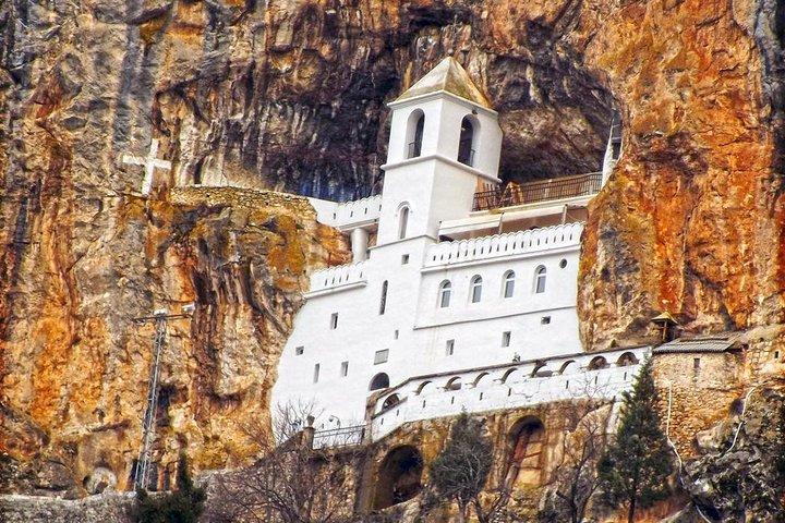 Boek uw rondleiding Ostrog-klooster
