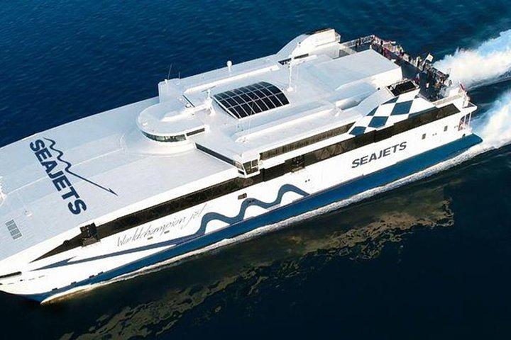 VIP-färjebiljett från Piraeus hamn till Santorini och privat transfer ingår