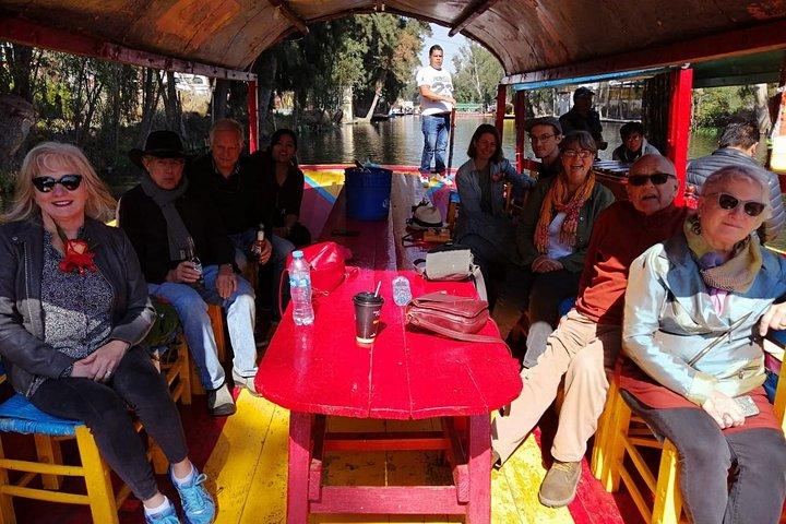 Komplet med PRIVADO, Frida Kahlo, Coyoacán, Xochimilco og Murales de la UNAM.