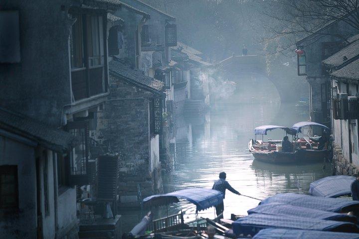 Excursão privada em Suzhou com Tiger Hill, Shantang Street e Zhouzhuang Water Town