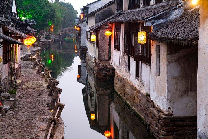 Excursão privada em Suzhou com Tiger Hill, Shantang Street e Zhouzhuang Water Town