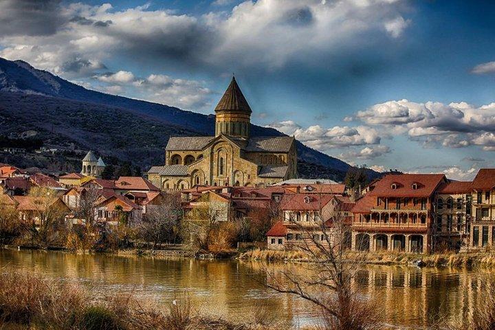 Tour privato di un'intera giornata a Tbilisi e Mtskheta con impressioni indimenticabili