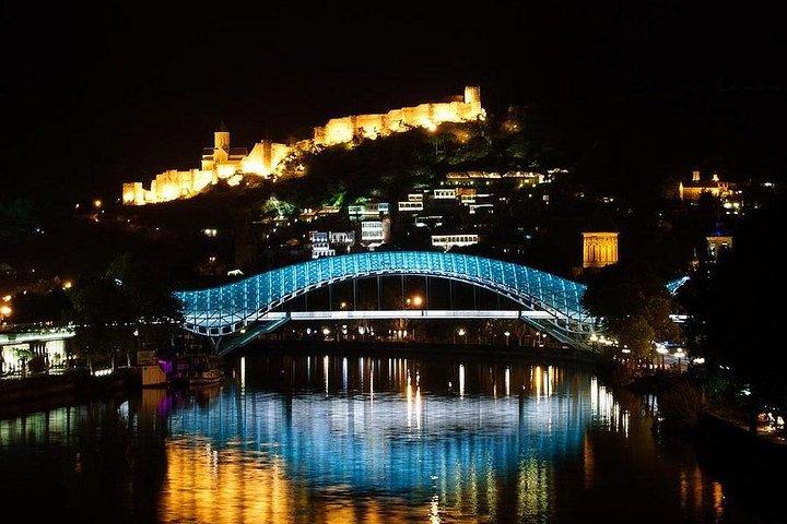 Tour privato di un'intera giornata a Tbilisi e Mtskheta con impressioni indimenticabili