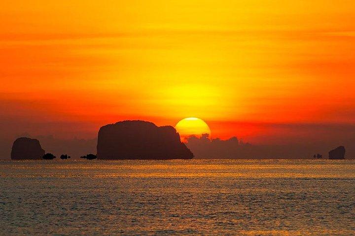 Viagem romântica ao pôr do sol na ilha James Bond e na baía de Phang Nga em excursão pelo cavalo marinho de Phuket