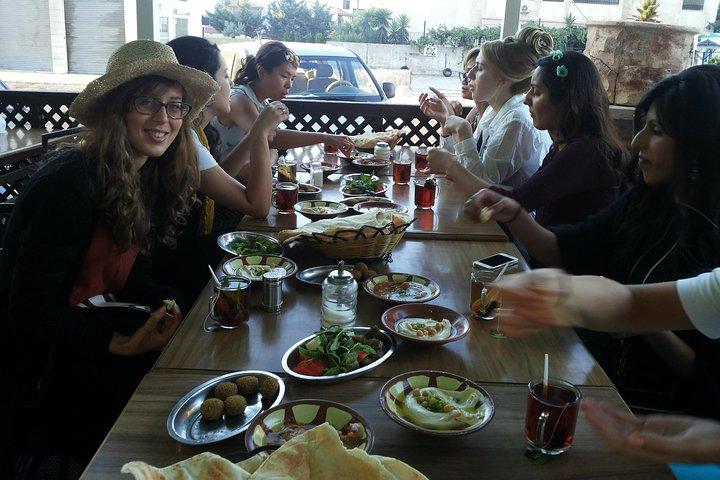 Recorrido por la ciudad de Ammán que incluye desayuno tradicional: almuerzo y dulce jordano