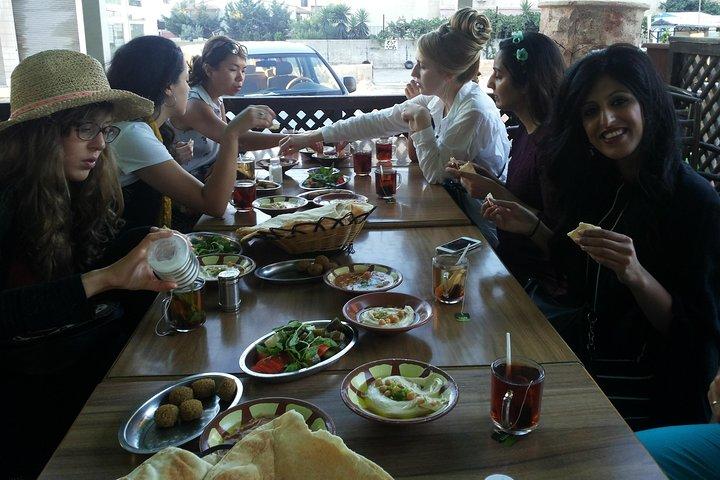 Recorrido por la ciudad de Ammán que incluye desayuno tradicional: almuerzo y dulce jordano