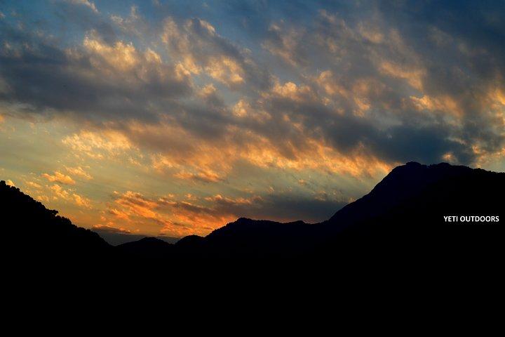 Vale das Flores e Hemkund Himalaia Trek e Camping