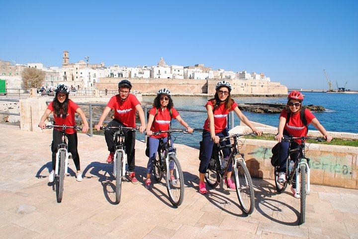 Fietstocht met olie in Monopoli