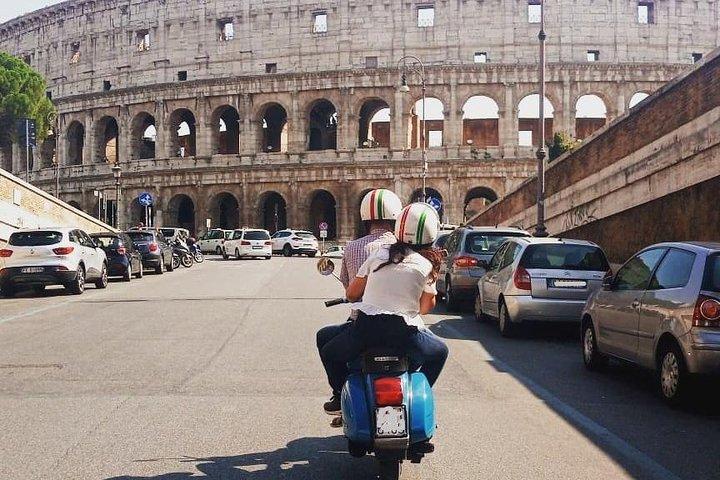 Rome by Vespa : Visite classique de Rome avec Pick-up & Drop Off
