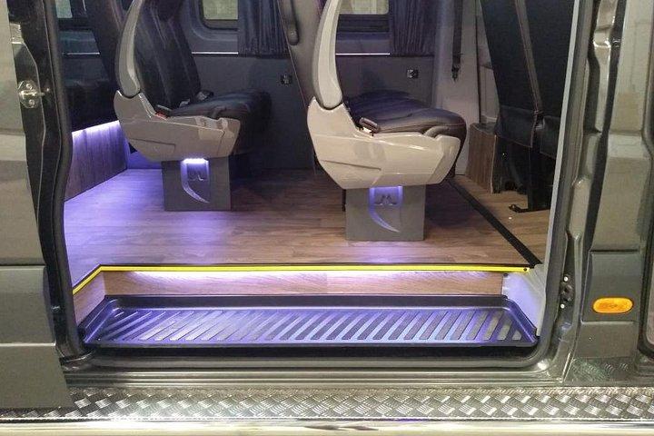 Executive Van - Transfer to Airports | Round Trip