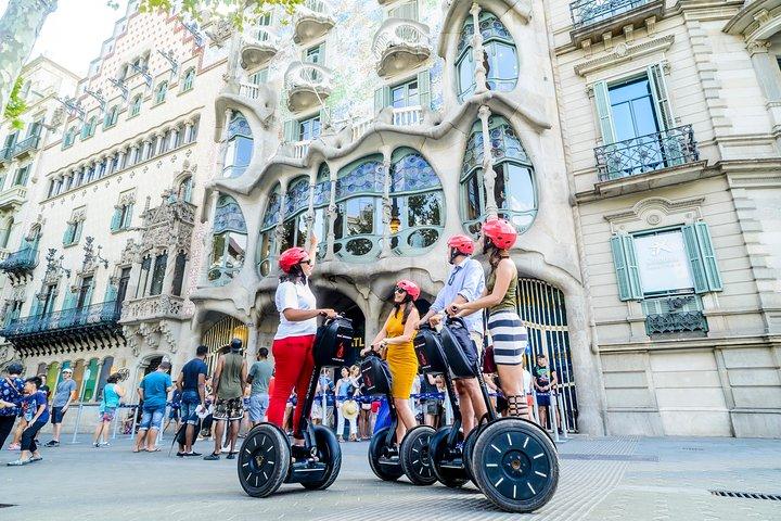 2,5h Barcelona Gaudí Segway Tour