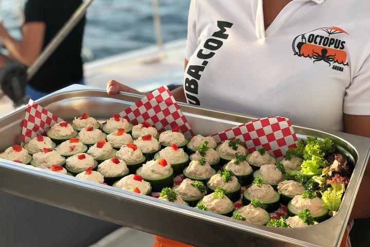 アルバ ハッピーアワー サンセット セイル、おいしい軽食とカクテル付き