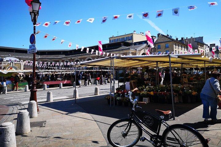 ヴェルサイユ自転車ツアー（市場、庭園、ガイド付き宮殿ツアー）