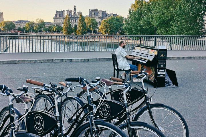 パリの夜の街、光の小グループ バイク ツアー & ボート クルーズ